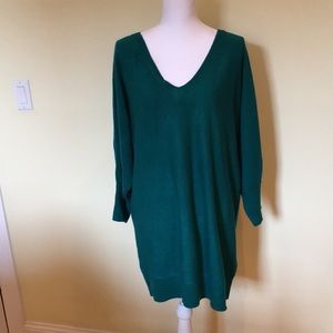 ☘️ Green V-neck Sweater